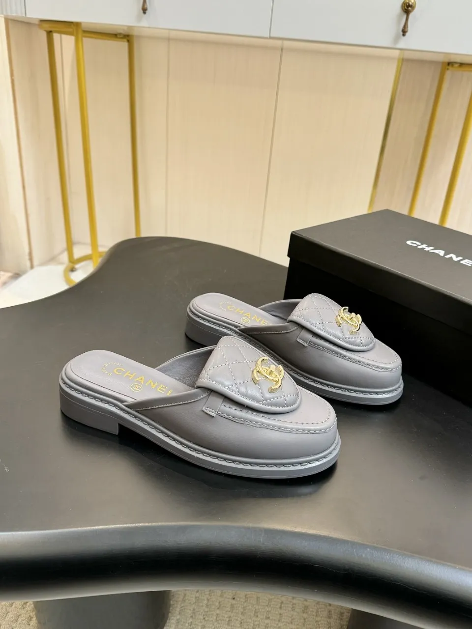 👟👟Ex-factory price 560👟👟 🔥🔥🔥Xiaoxiang official website synchronizes the high version of CHANEL 2025 Chanel top buckle exposed heel shoes, a must-have hot style for early spring, the goddess series, with the elegant and ladylike temperament of the fragrance family, super durable, irresistible, and exciting... ▪️The upper is imported sheepskin ▪️Inside imported sheep lining (same as the original) ▪️Original model opening, genuine leather outsole🇮🇹 ▪️Standard code 35- 41 42 Customized, non-returnable